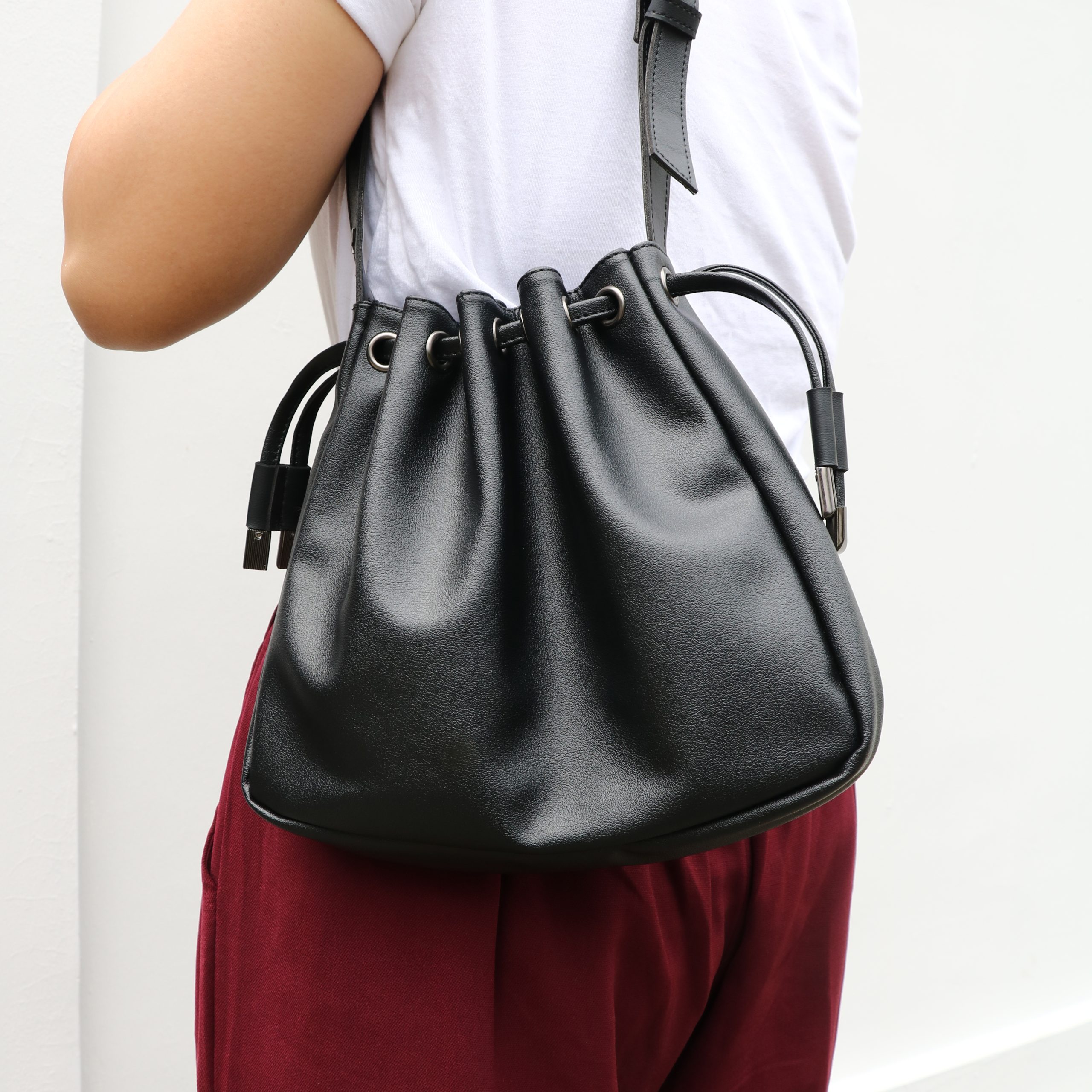 Conceptual Shoulder Bag Danice II Black 2023.01.06